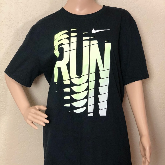 mens nike swoosh t shirt